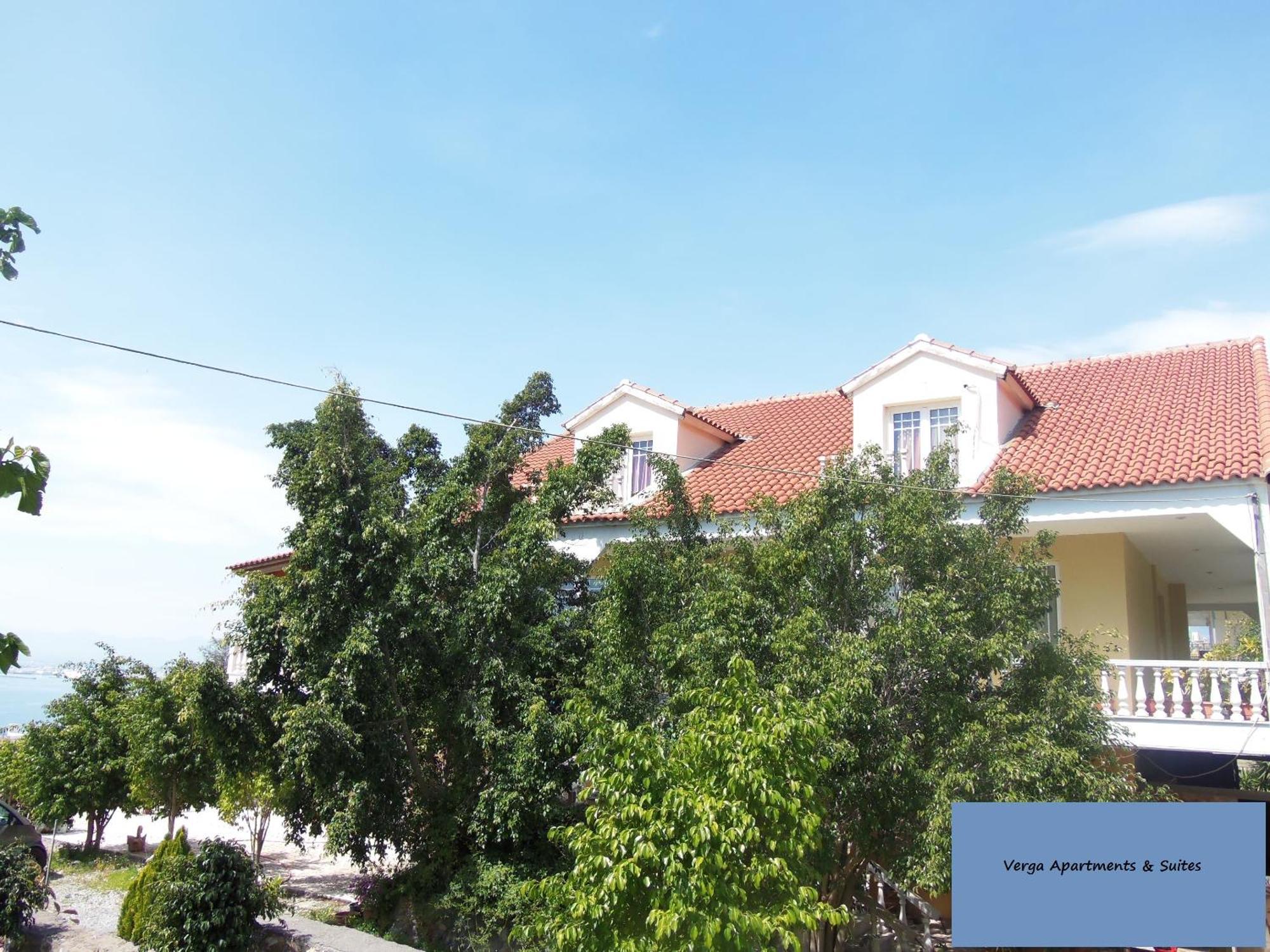 Verga Apartments & Suites كالاماتا المظهر الخارجي الصورة